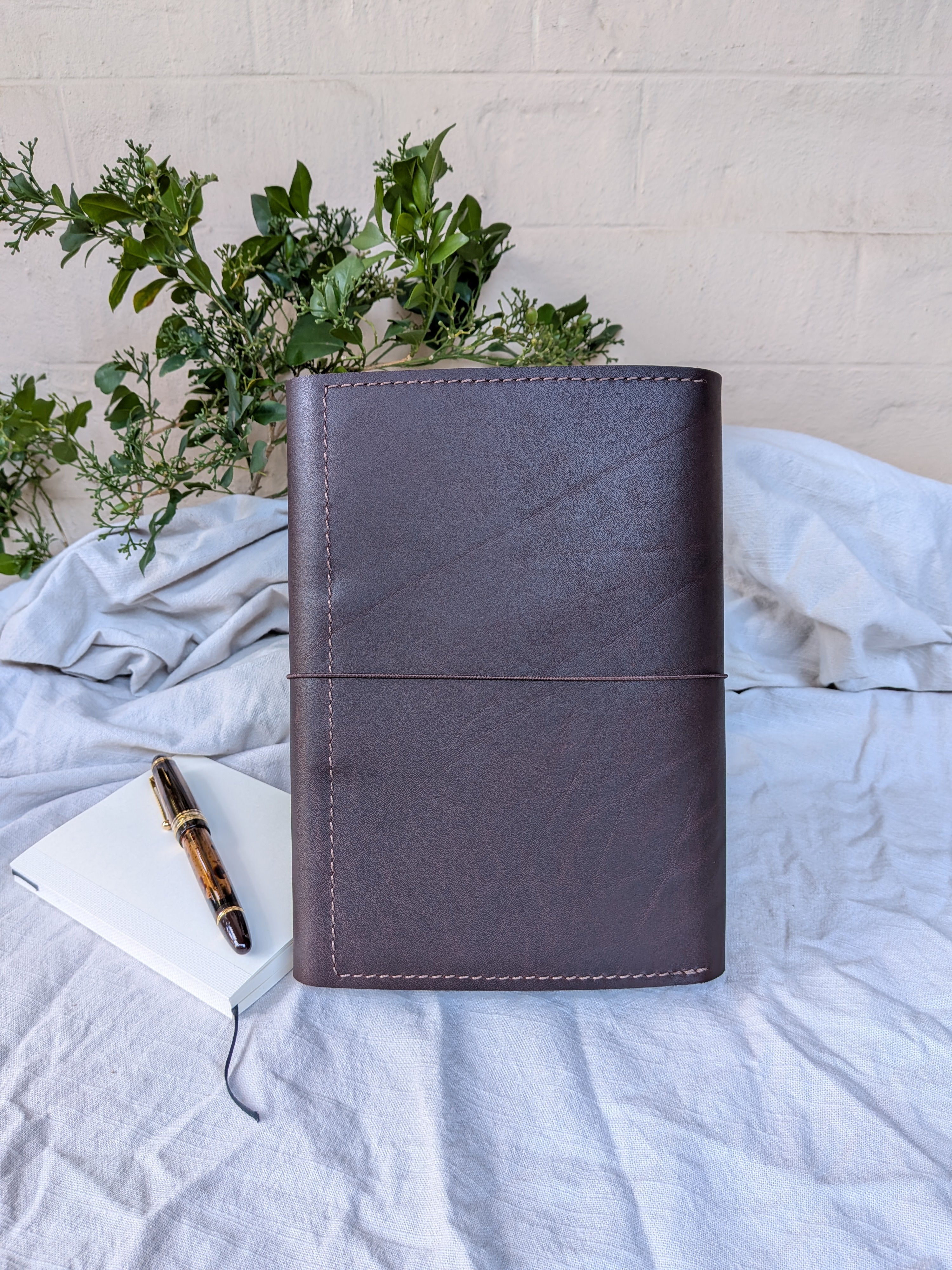 The Folio Cover A5 in Molasses