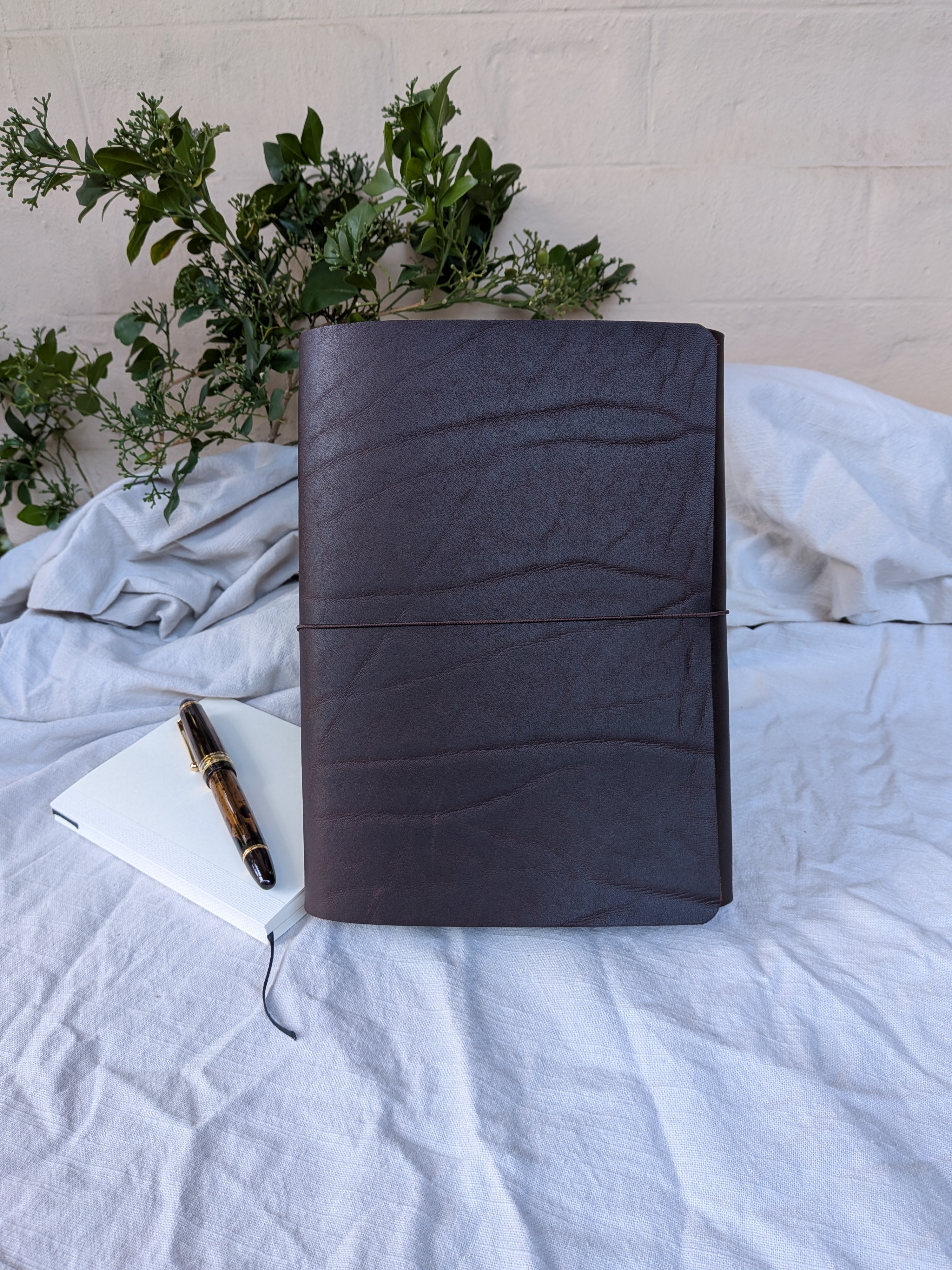 The Folio Cover A5 in Molasses