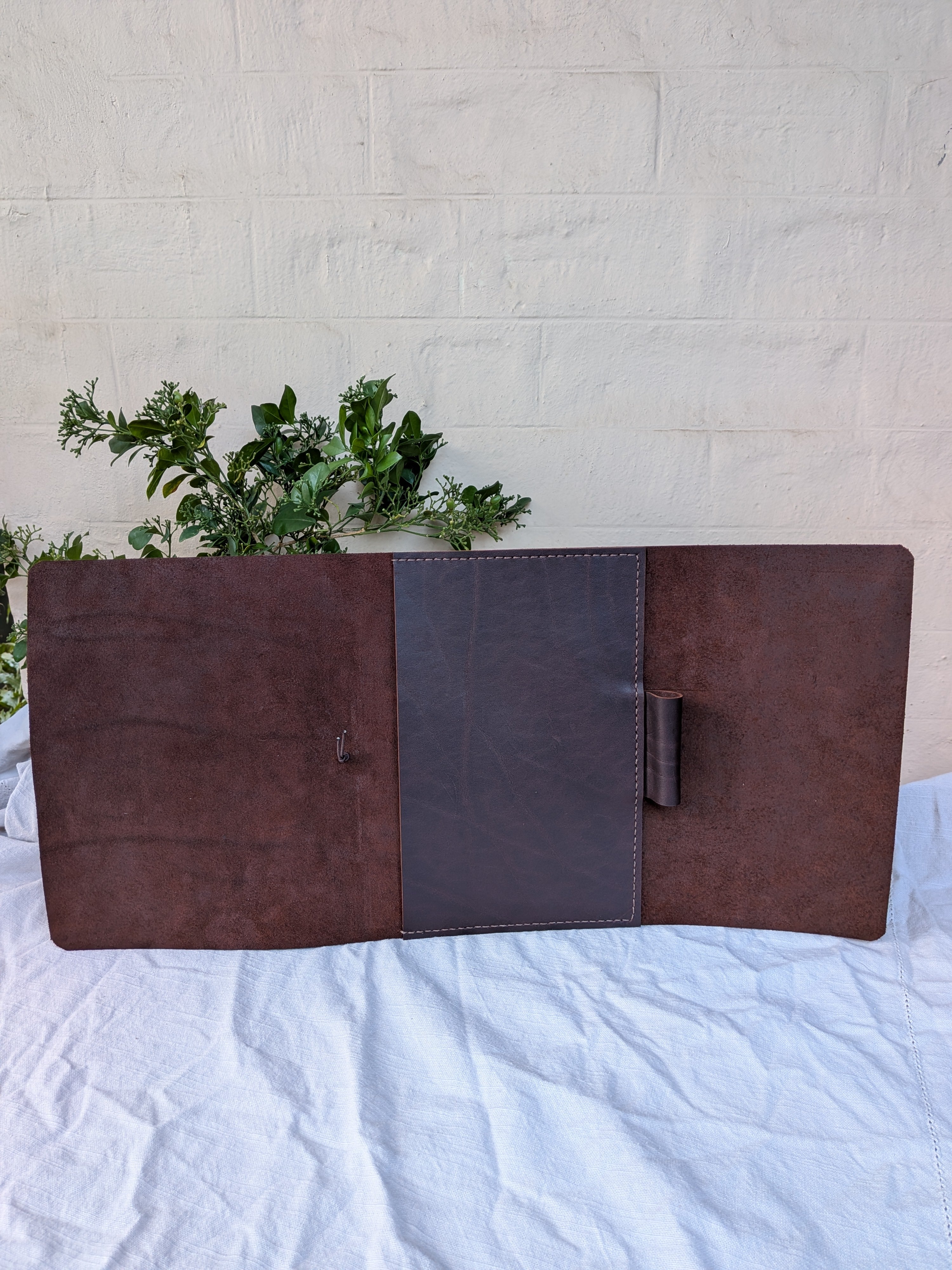 The Folio Cover A5 in Molasses