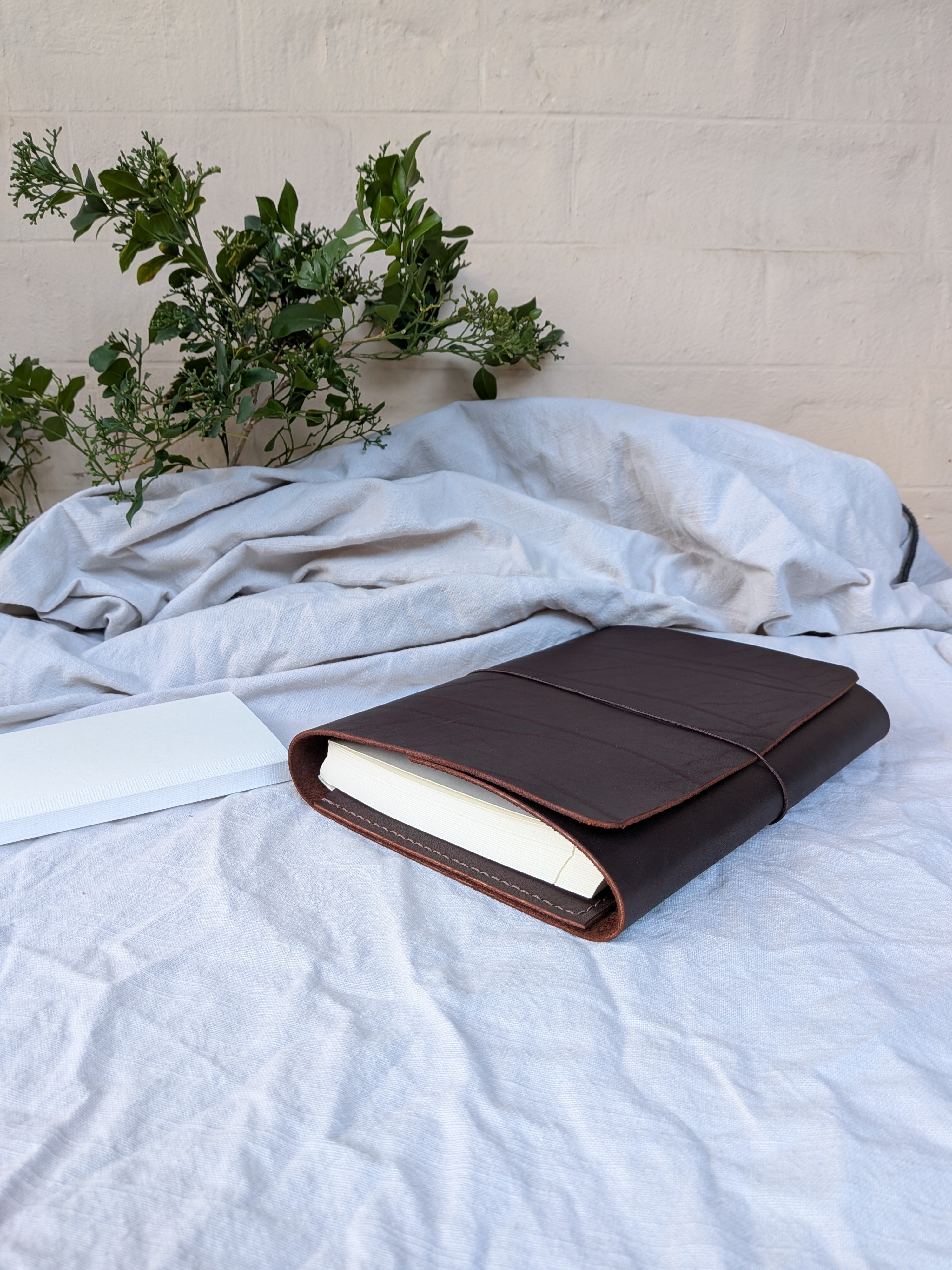 The Folio Cover A5 in Molasses