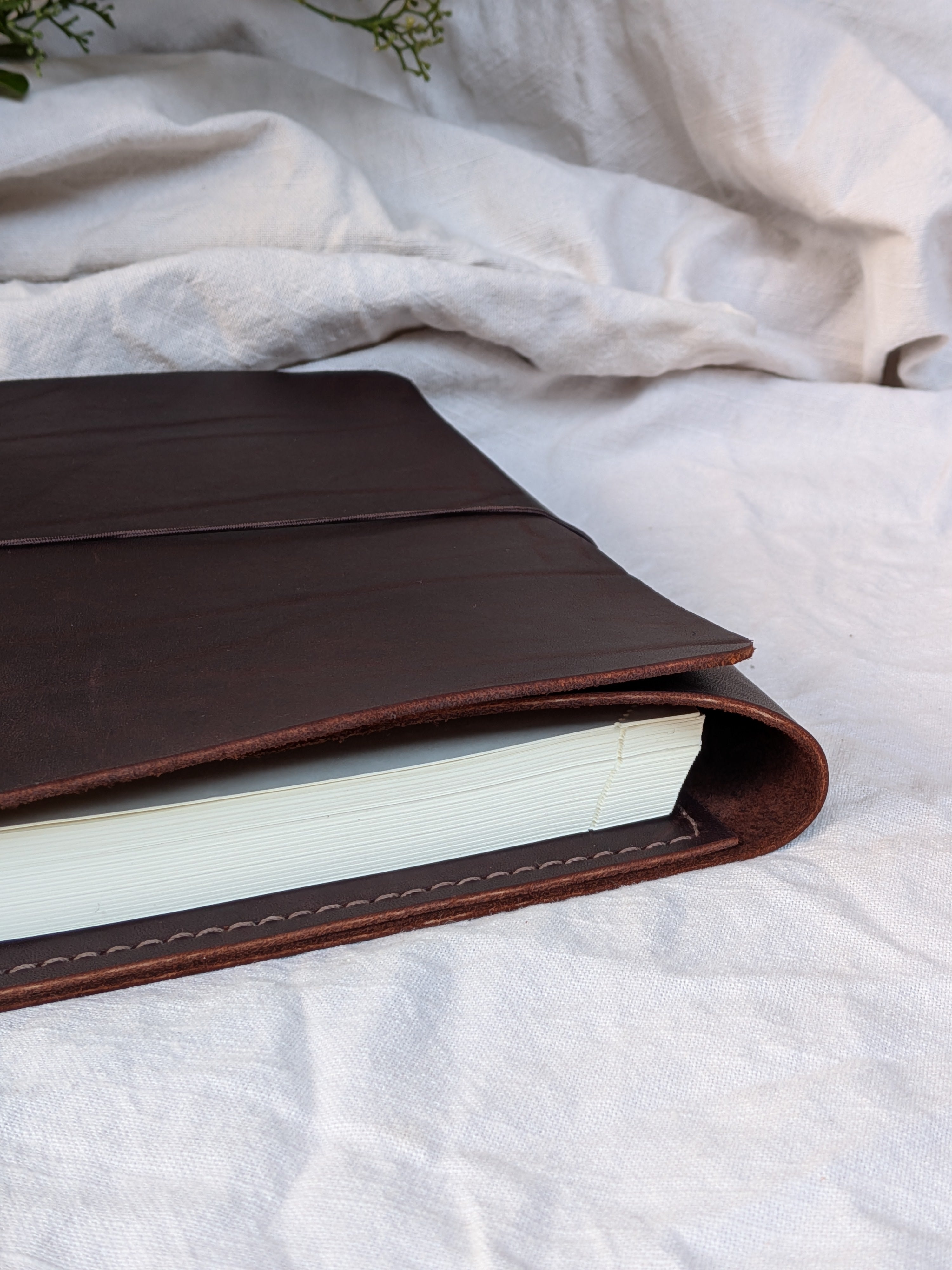 The Folio Cover A5 in Molasses